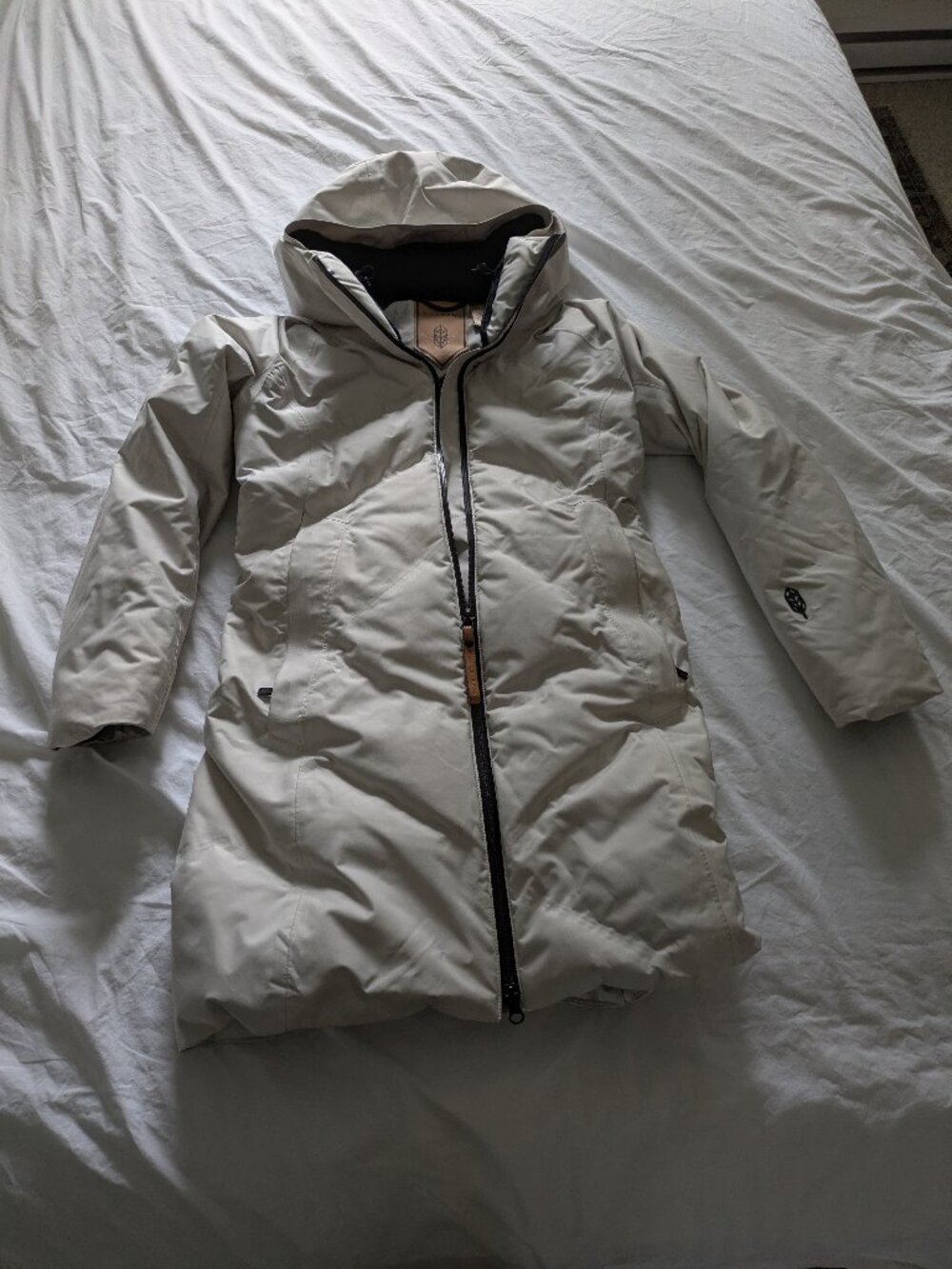 AS-IS Indygena (Indyeva) Off-White 90/10 Goose Down Parka - Broken Zip